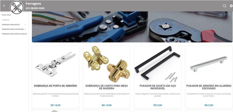 Loja de ferragens organizada com prateleiras de produtos e atendimento profissional